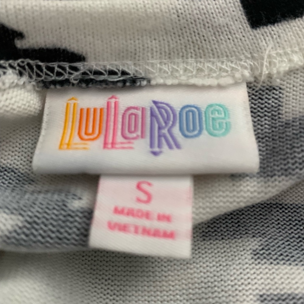 Lula Roe sweater size S - Picture 6 of 6